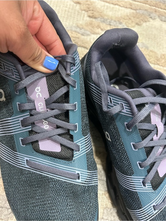 Athletic_Shoes